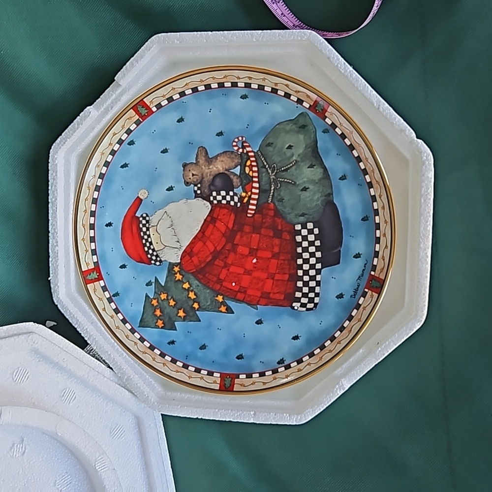 Royal Doulton Debbie Mumm Christmas Plate